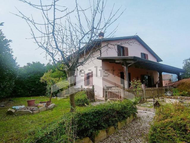 Villetta a schiera in vendita di 184 m² in Contrada Santa Maria