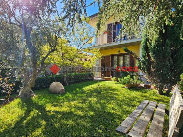 Villetta a schiera in vendita di 185 m² in Via Consoli, 74