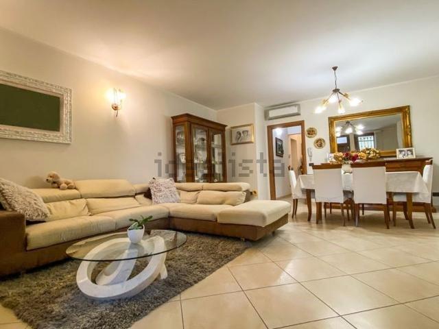 Villetta a schiera in vendita di 185 m² in Via corta