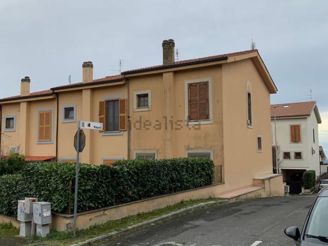 Villetta a schiera in vendita di 185 m² in Via Amalfi
