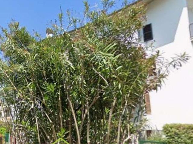Villetta a schiera in vendita di 185 m² in Via Amleto Bertoni, 134