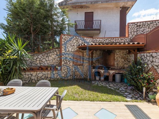 Villetta a schiera in vendita di 185 m² in Via Bettino Ricasoli, 20