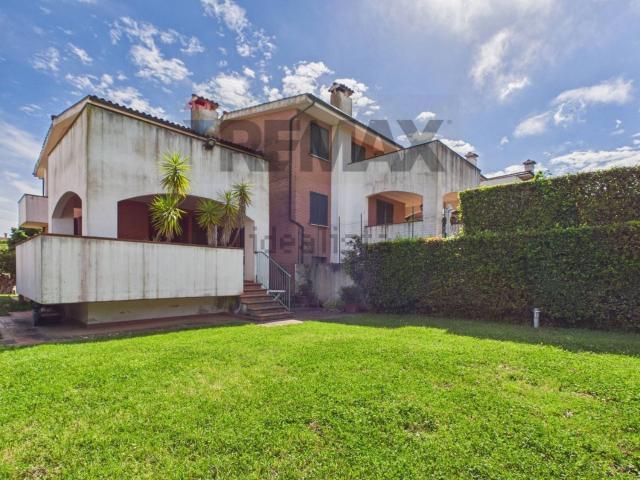 Villetta a schiera in vendita di 185 m² in Via Giuseppe Lazzati