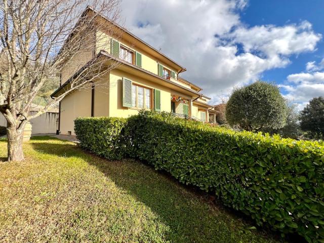 Villetta a schiera in vendita di 185 m² in Via del Valico
