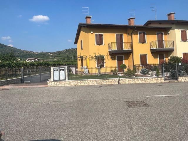 Villetta a schiera in vendita di 185 m² in Via dell&apos Amicizia, 34