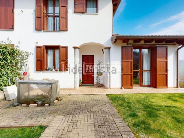 Villetta a schiera in vendita di 185 m² in Via L. Battisti, 101