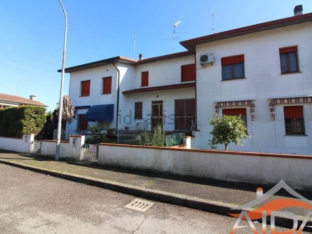 Villetta a schiera in vendita di 185 m² in Via Lelio Basso, 3
