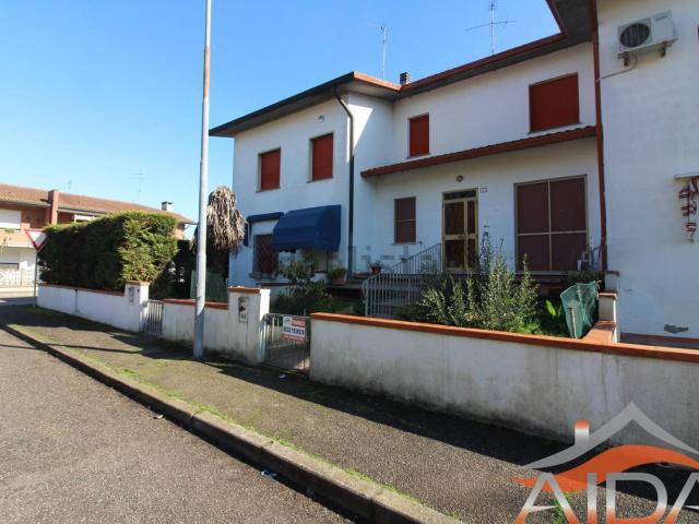 Villetta a schiera in vendita di 185 m² in Via Lelio Basso, 3