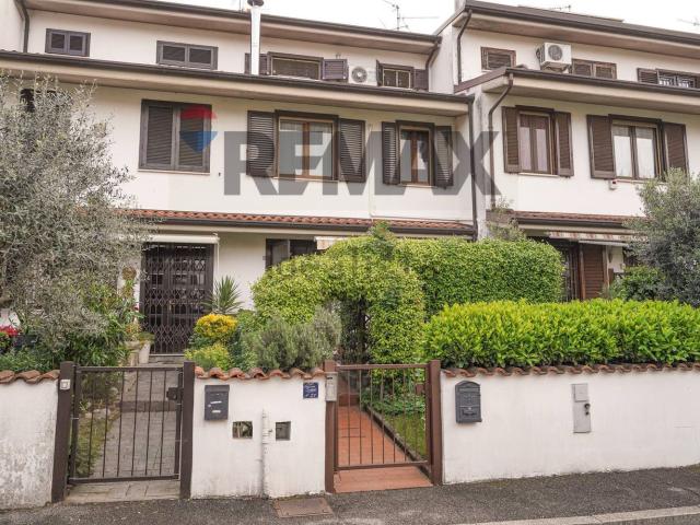 Villetta a schiera in vendita di 185 m² in Via Sant&apos Innocenzo, 27