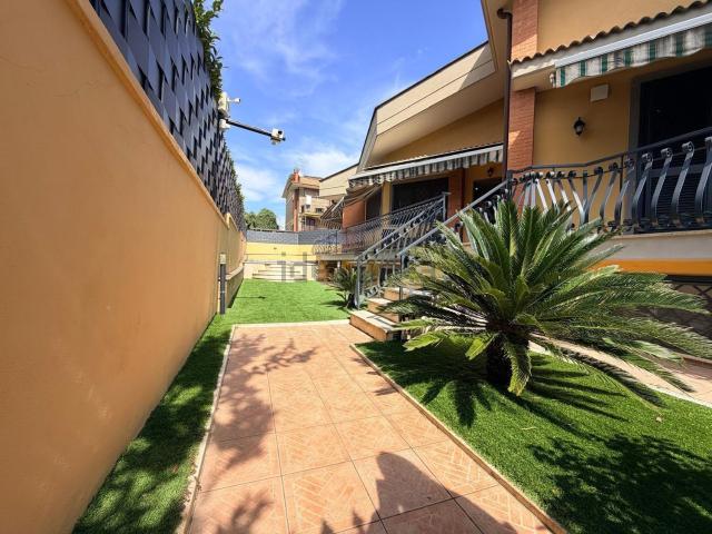 Villetta a schiera in vendita di 185 m² in Via Scido, 63