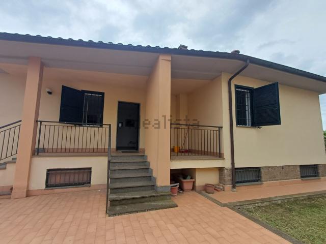 Villetta a schiera in vendita di 185 m² in Via Silvestrelli