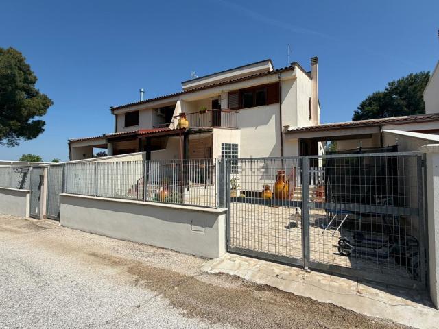 Villetta a schiera in vendita di 185 m² in Viale Raffaello, 1