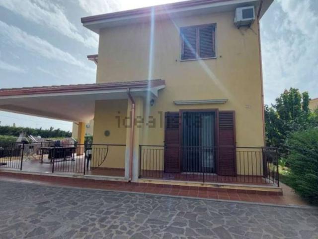 Villetta a schiera in vendita di 186 m² in Via dei Gelsomini