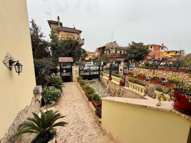 Villetta a schiera in vendita di 186 m² in Via delle Magnolie