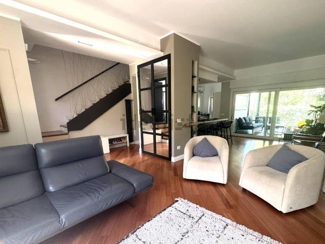 Villetta a schiera in vendita di 186 m² in Via Polignoto