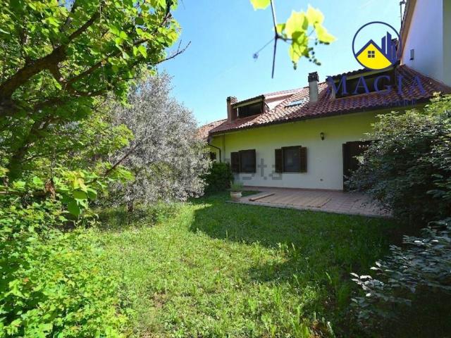 Villetta a schiera in vendita di 186 m² in Strada per Lisciano, 197