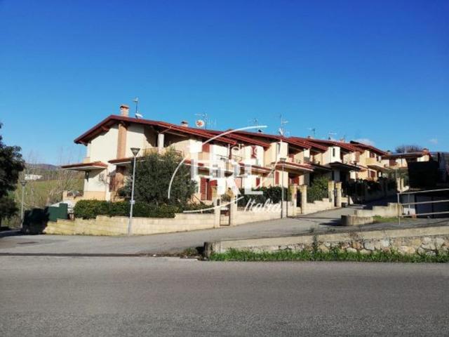 Villetta a schiera in vendita di 187 m² in Via C/da Varrolate, 1