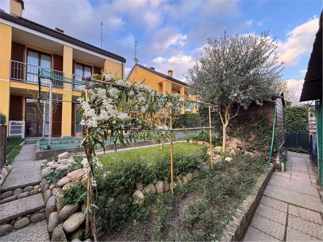 Villetta a schiera in vendita di 187 m² in Via Alzate, 12