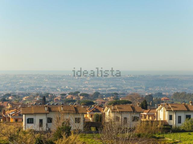 Villetta a schiera in vendita di 187 m² in Via Appia Nuova