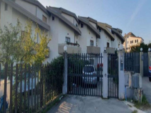 Villetta a schiera in vendita di 187 m² in Via della Melissa, 5