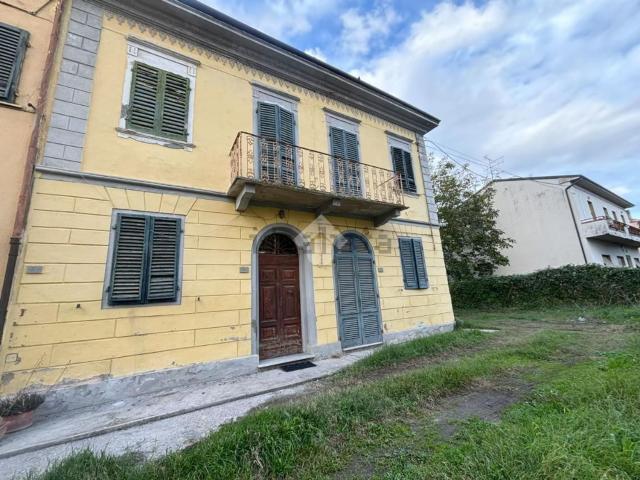 Villetta a schiera in vendita di 187 m² in Via Ippolito Nievo