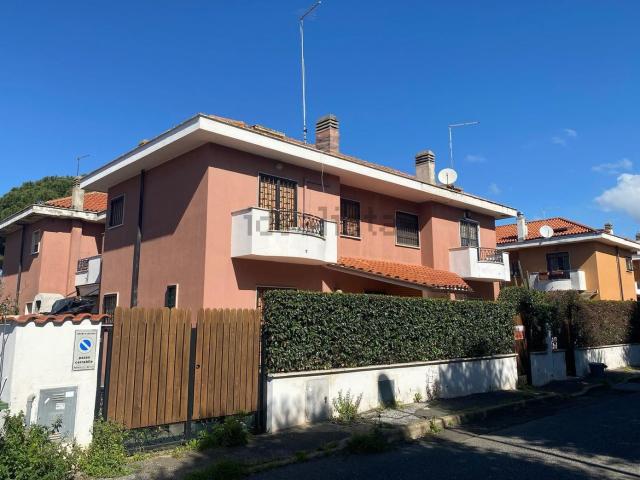 Villetta a schiera in vendita di 187 m² in Via Modigliani, 3