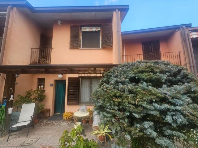 Villetta a schiera in vendita di 187 m² in Via Privata Calco 2, 51