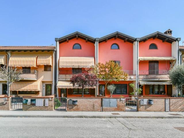 Villetta a schiera in vendita di 188 m² in Via Aldo Moro, 5