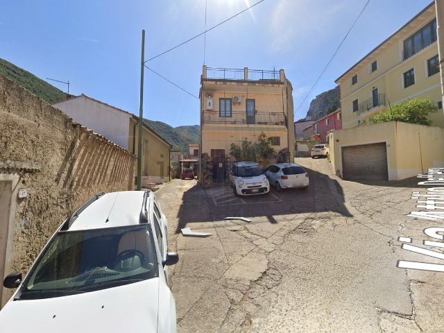 Villetta a schiera in vendita di 188 m² in Via Attilio Deffenu, 9