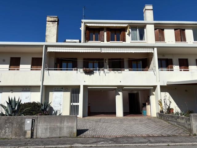 Villetta a schiera in vendita di 188 m² in Via XXV Aprile, 52