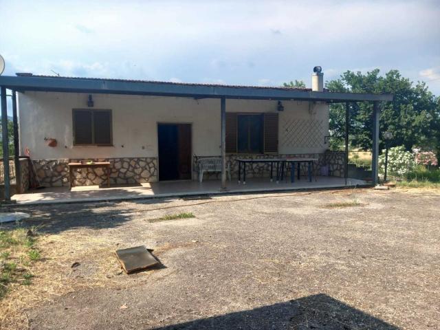 Villetta a schiera in vendita di 189 m² in Via dei Pioppi, 17