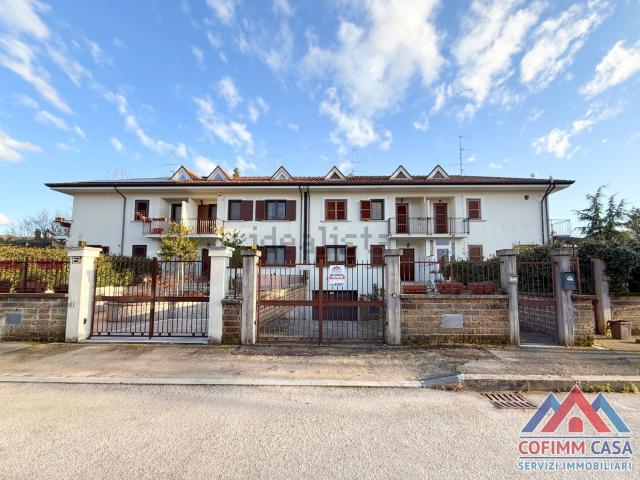 Villetta a schiera in vendita di 189 m² in Via San Giuliano Sura, 44