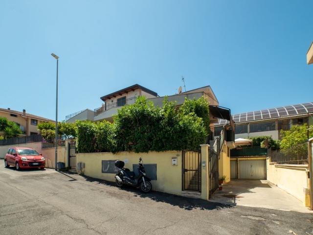 Villetta a schiera in vendita di 190 m² in Via Castronovo di Sicilia