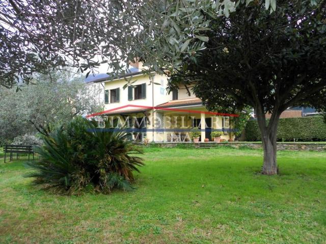 Villetta a schiera in vendita di 190 m² in Via Bottaccio, 54038