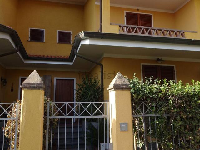 Villetta a schiera in vendita di 190 m² in Via Beatrice, 8