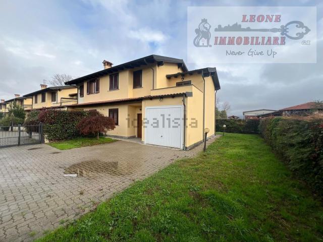 Villetta a schiera in vendita di 190 m² in Via Glicine, 4