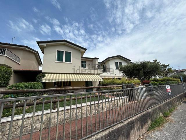 Villetta a schiera in vendita di 190 m² in Via del Colle, 13