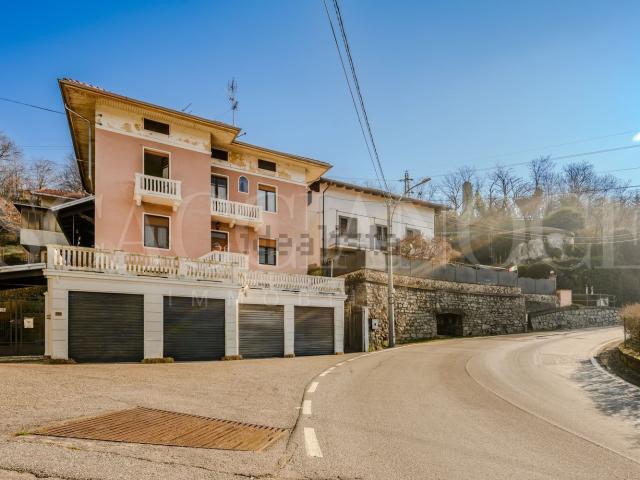 Villetta a schiera in vendita di 190 m² in Via Francesco Cesone, 6