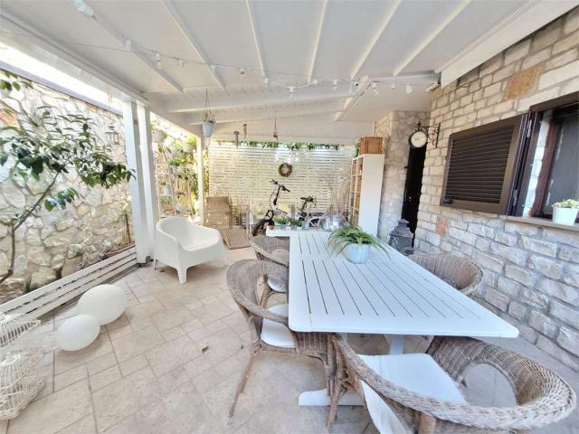 Villetta a schiera in vendita di 190 m² in Via Ivrea