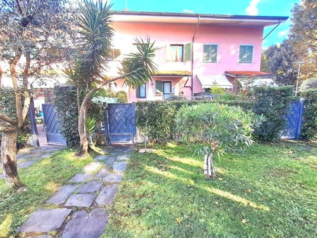 Villetta a schiera in vendita di 190 m² in Via Matteo Civitali, 145