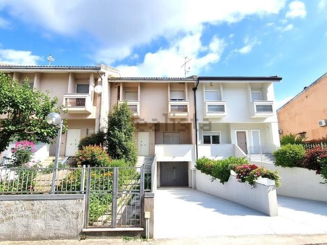Villetta a schiera in vendita di 190 m² in Via Parisi