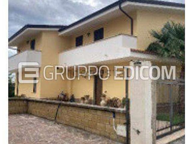 Villetta a schiera in vendita di 190 m² in Viale dei Gelsomini