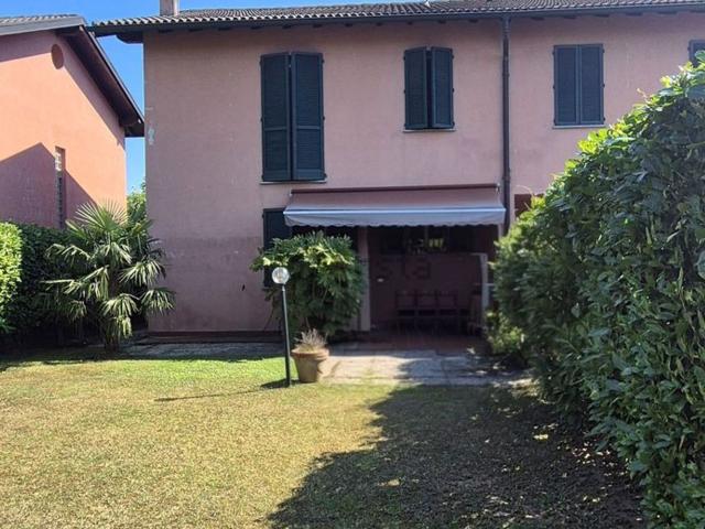 Villetta a schiera in vendita di 191 m² in Via Brianza