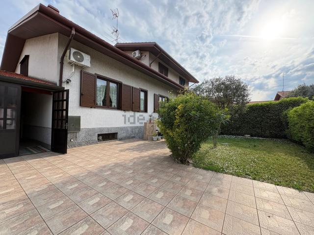 Villetta a schiera in vendita di 191 m² in Via Vittorio Veneto, 10