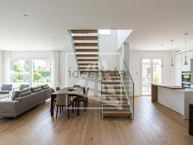 Villetta a schiera in vendita di 192 m² in Via 2 Giugno