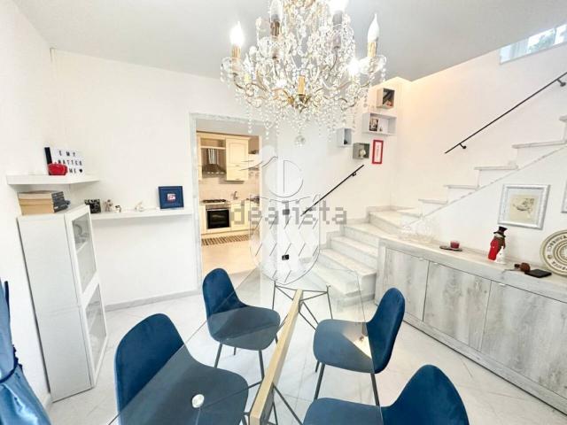 Villetta a schiera in vendita di 192 m² in Via Carriona