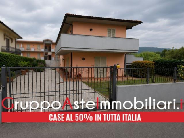 Villetta a schiera in vendita di 192 m² in Via delle Rose
