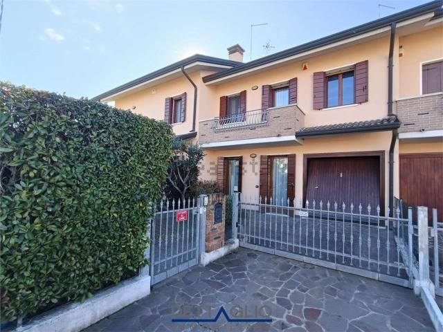 Villetta a schiera in vendita di 192 m² in Via Montello, 4