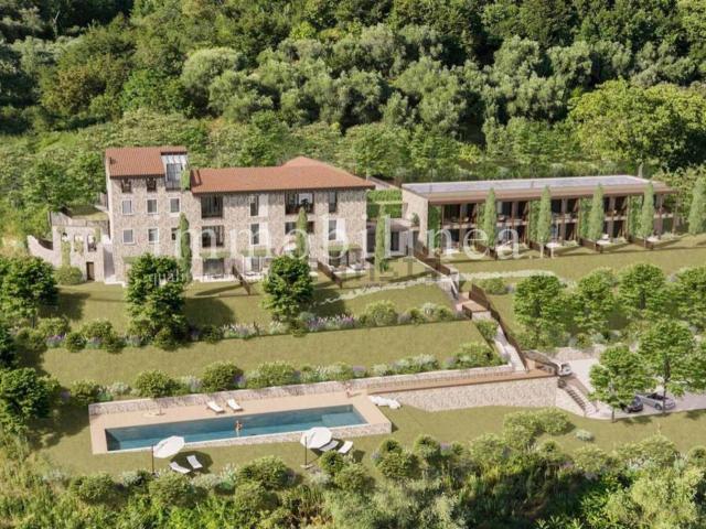 Villetta a schiera in vendita di 192 m² in Via Volpara