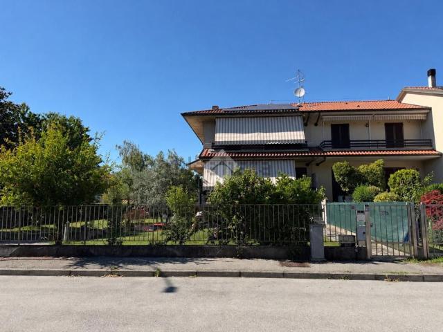 Villetta a schiera in vendita di 193 m² in Via G.B. Pergolesi, 60
